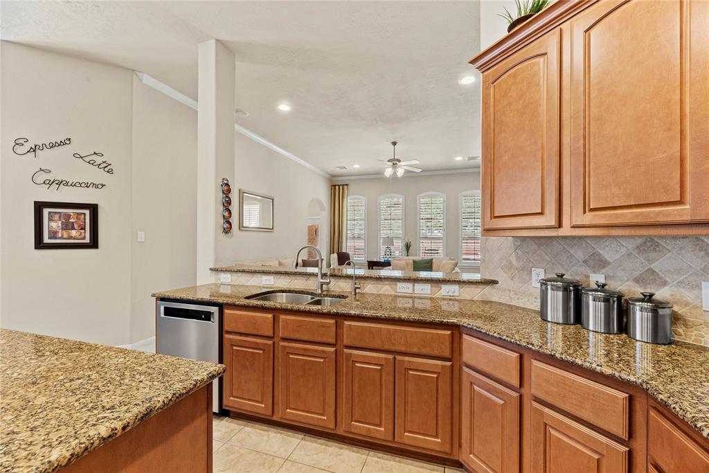 4618 Huntwood Hills Lane, Katy, Texas image 10