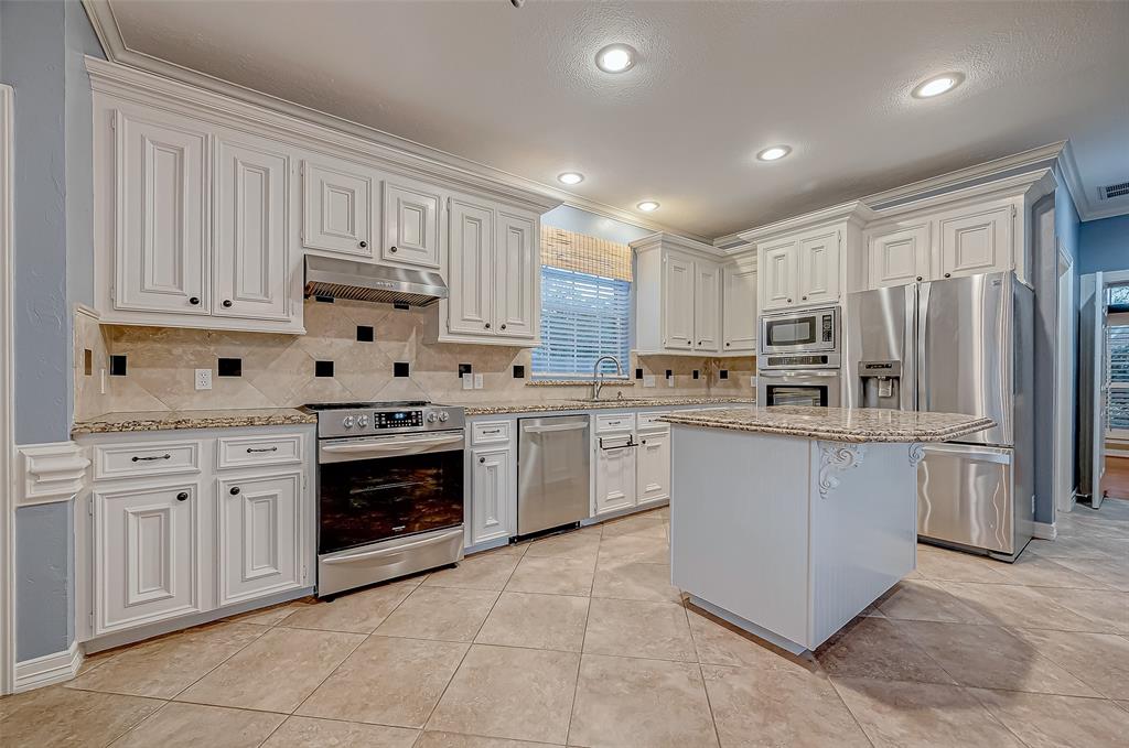 7910 Theiss Hill Drive, Spring, Texas image 2