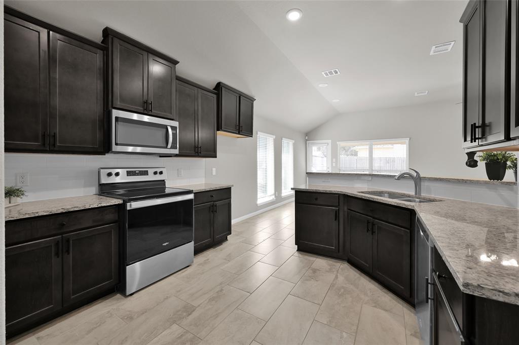 115 Clear Water Street, Montgomery, Texas image 13