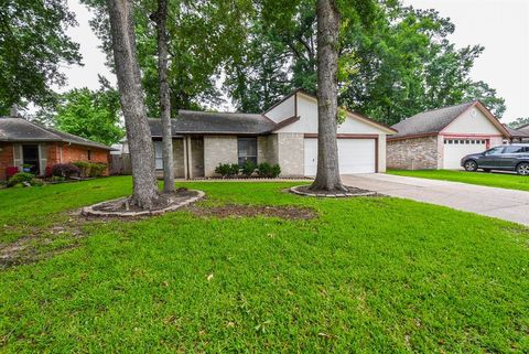Single Family Residence in Houston TX 2711 Meandering Trail.jpg