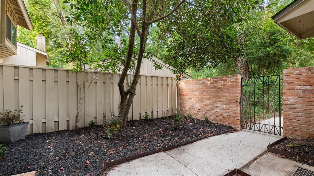 2139 E Settlers Way, The Woodlands, Texas image 4