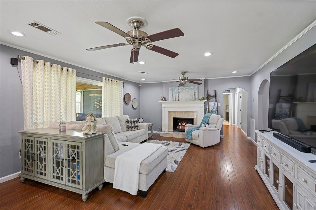 918 Hollow Tree Street, La Porte, Texas image 16