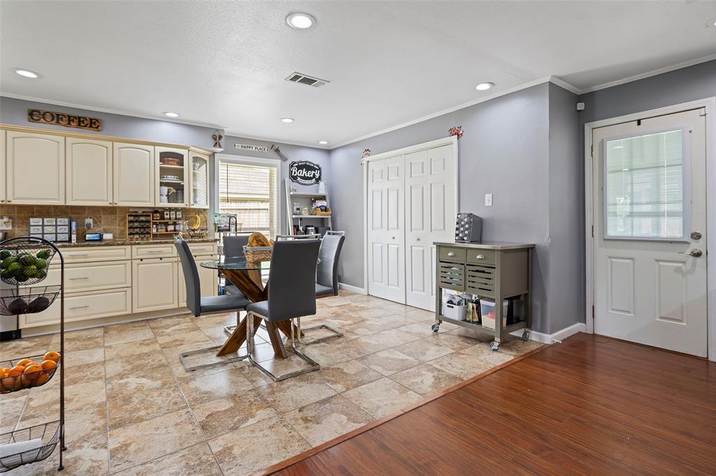 918 Hollow Tree Street, La Porte, Texas image 13