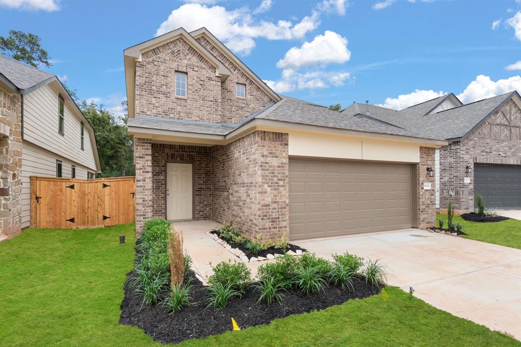 13804 Lakewater Drive, Pearland, Texas image 1