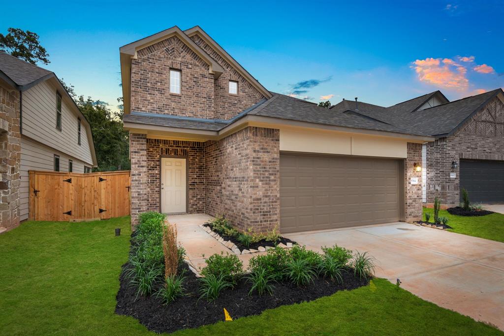 13804 Lakewater Drive, Pearland, Texas image 2