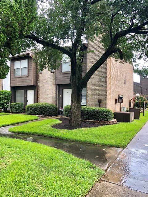 Townhouse in Houston TX 2601 Braeswood Boulevard.jpg