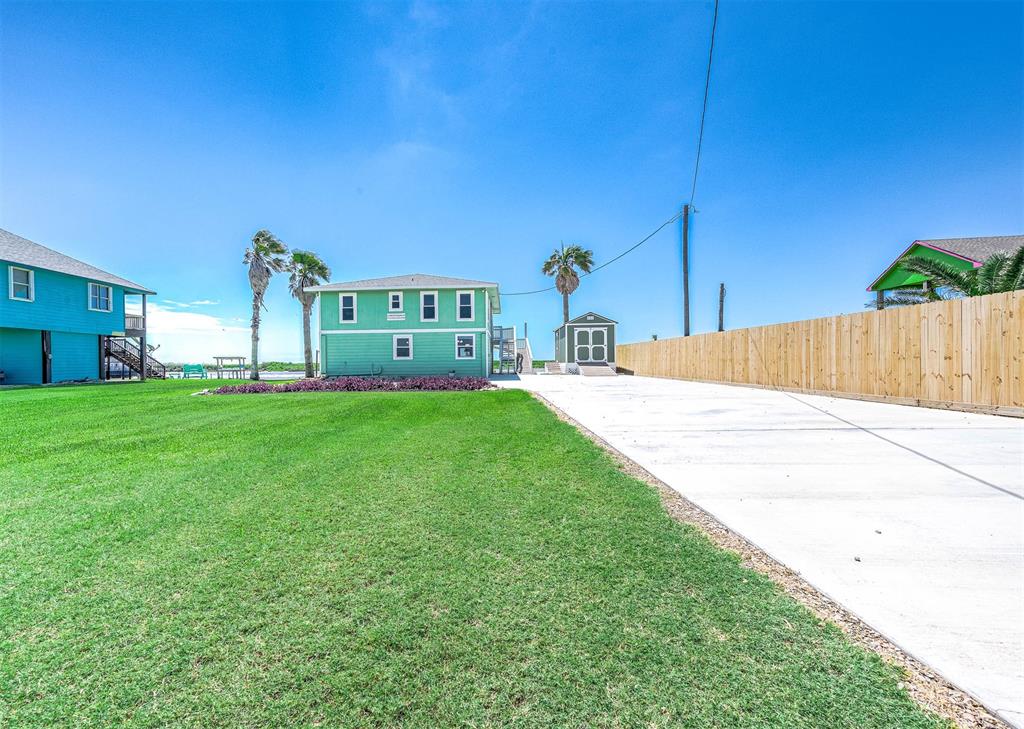 549 Private Road 675, Sargent, Texas image 1