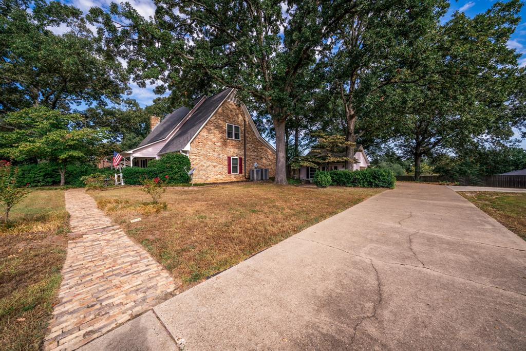 509 Ridgecrest Dr, White Oak, Texas image 2