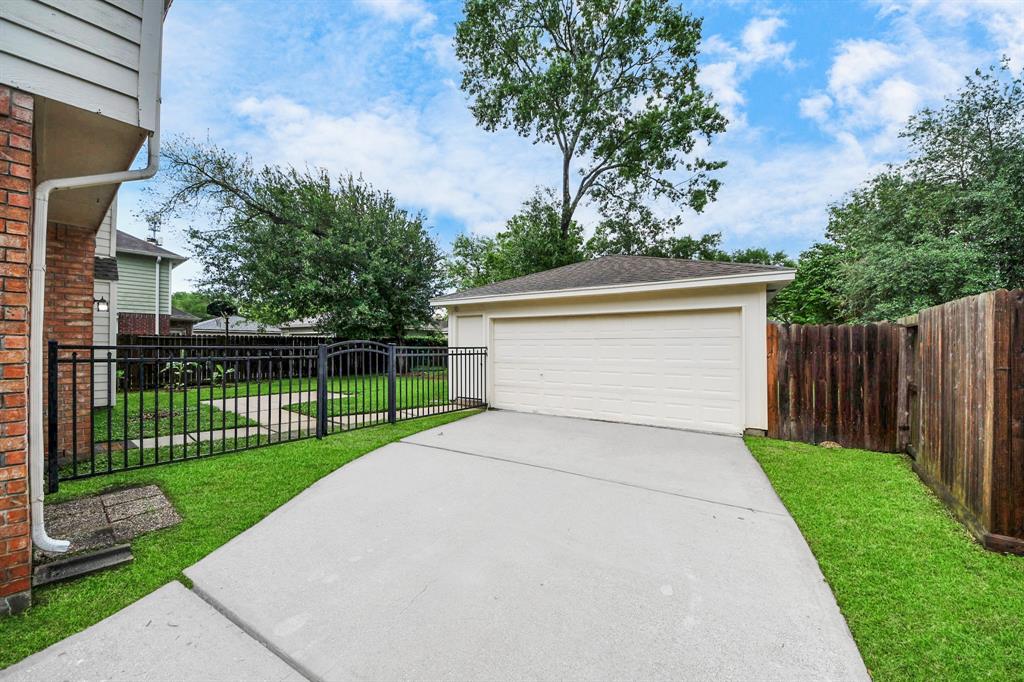 122 Rushton Circle, League City, Texas image 3