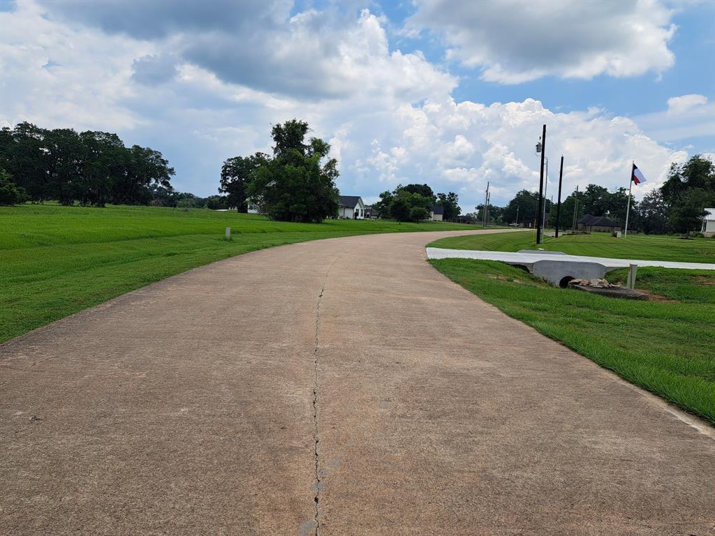 101 Cattle Drive Trail, Angleton, Texas image 7