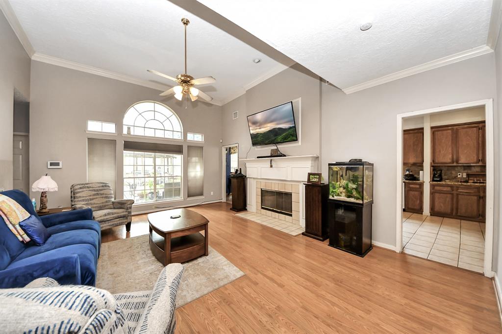 2707 Alderleaf Place, Spring, Texas image 8