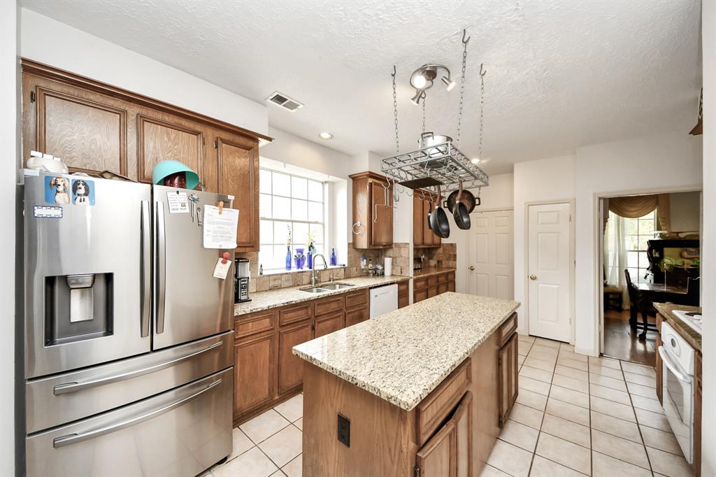 2707 Alderleaf Place, Spring, Texas image 17