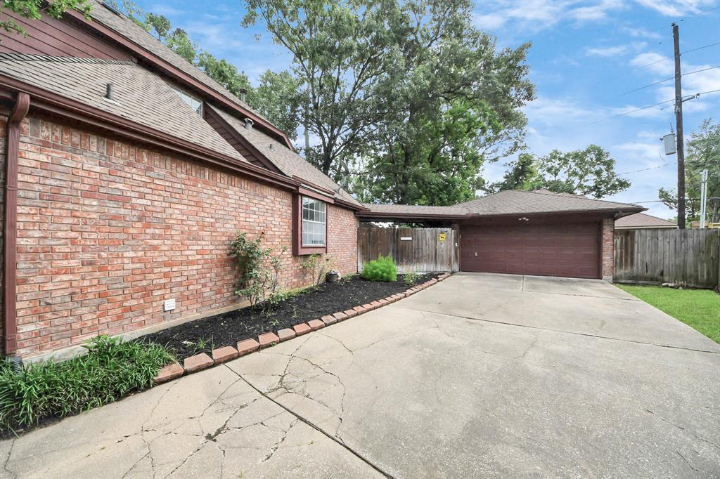 2707 Alderleaf Place