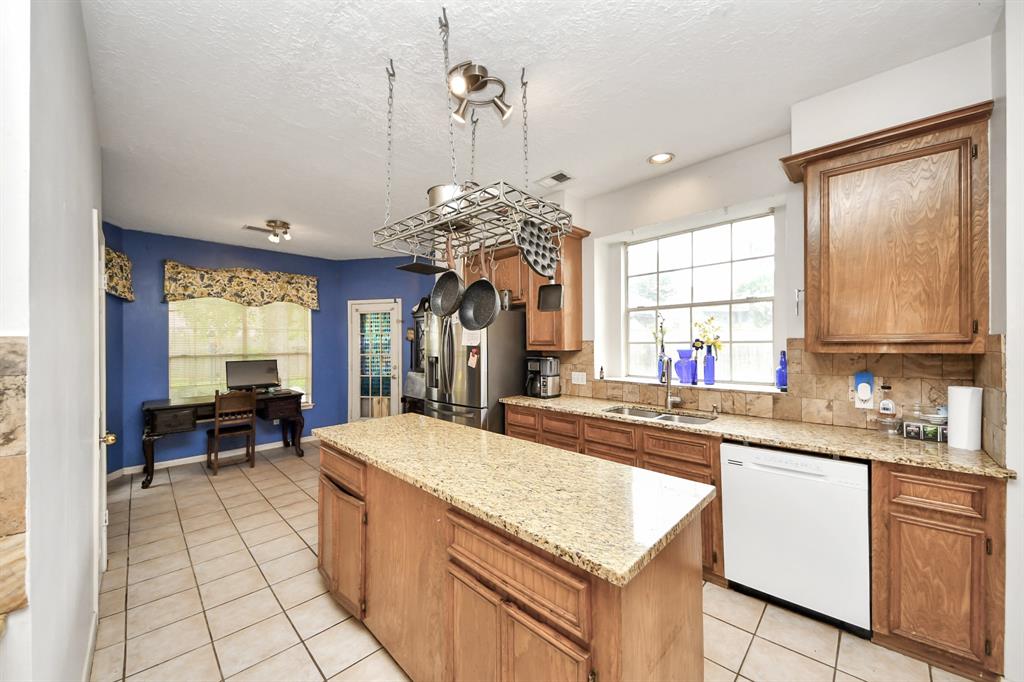 2707 Alderleaf Place, Spring, Texas image 14