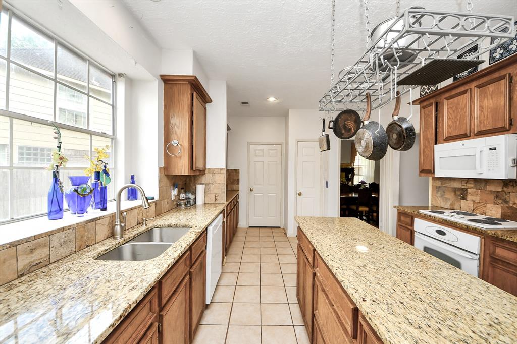 2707 Alderleaf Place, Spring, Texas image 18
