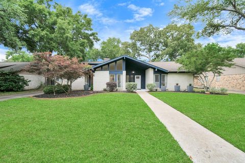 Single Family Residence in Taylor Lake Village TX 4023 Long Grove Drive.jpg