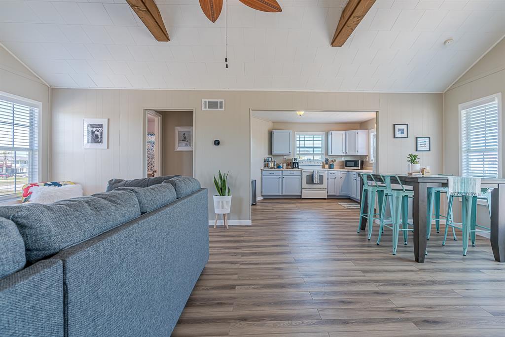 402 Seashell Drive, Surfside Beach, Texas image 9
