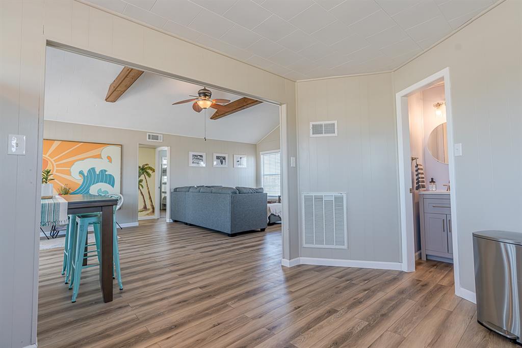 402 Seashell Drive, Surfside Beach, Texas image 13