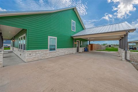 A home in Angleton