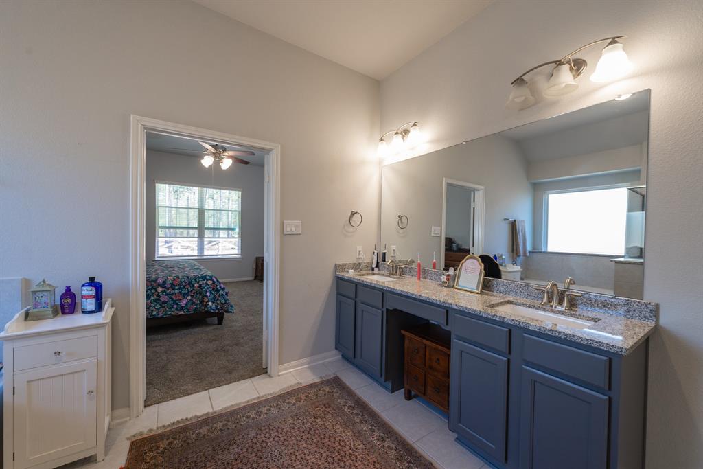 16077 Deer Pines Drive, Conroe, Texas image 17