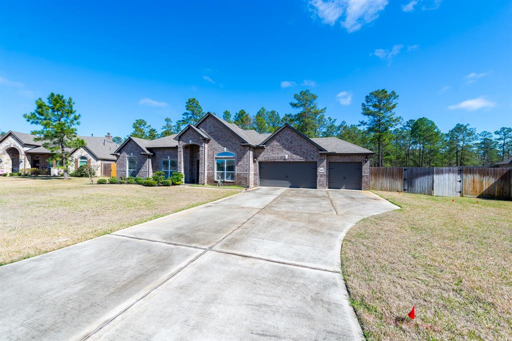 16077 Deer Pines Drive, Conroe, Texas image 3