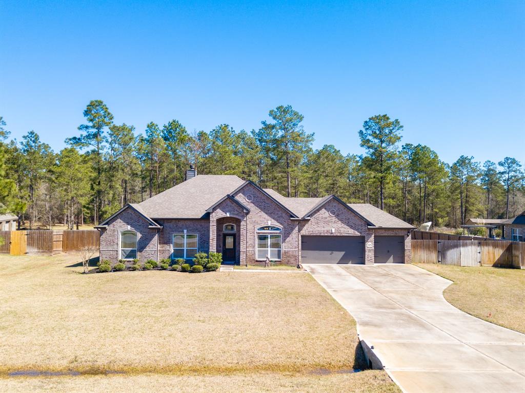 16077 Deer Pines Drive, Conroe, Texas image 2
