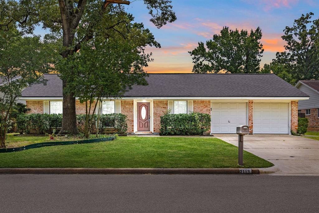 2113 Timber Lane, Conroe, Texas image 1