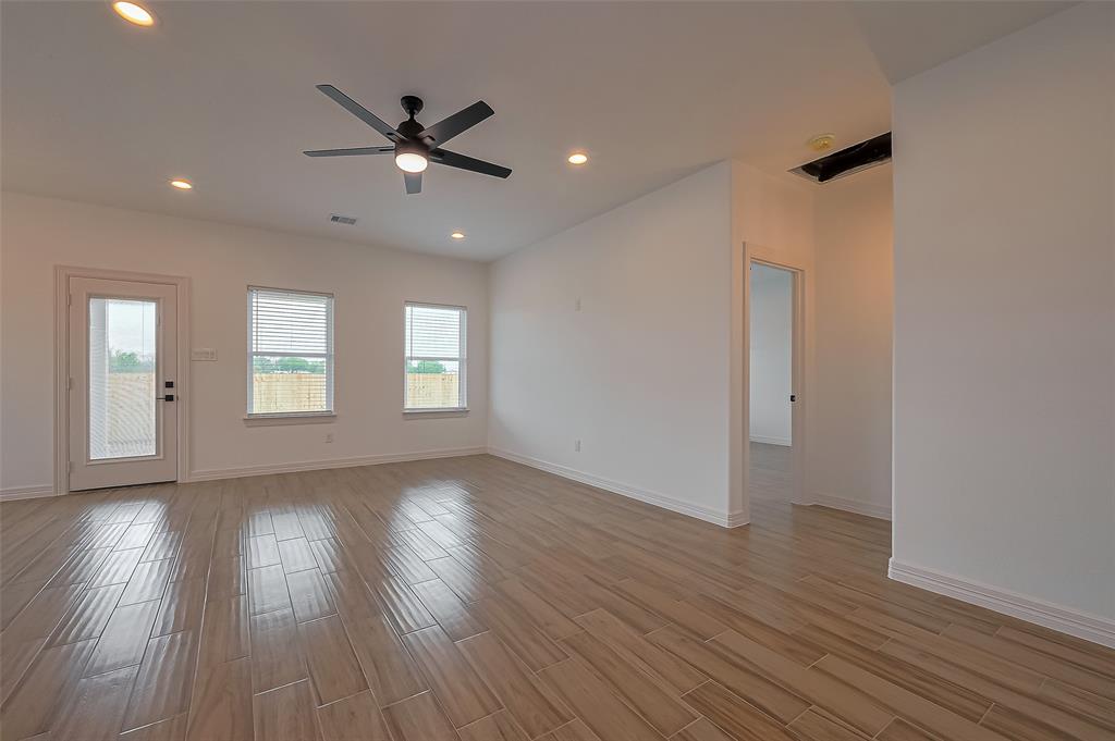 403 N 5th Street, Beasley, Texas image 5