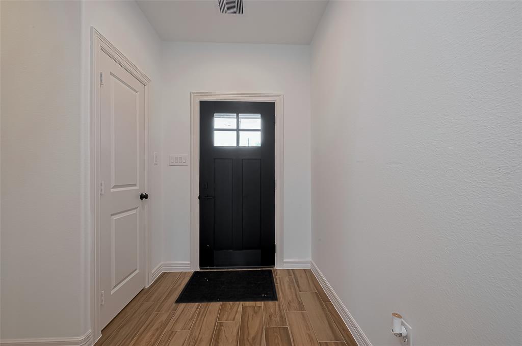 403 N 5th Street, Beasley, Texas image 3