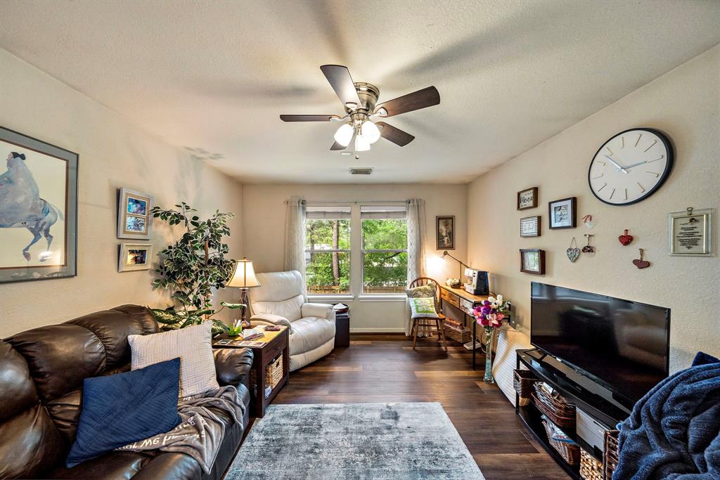 15622 Clear Pointe Drive, Cypress, Texas image 5