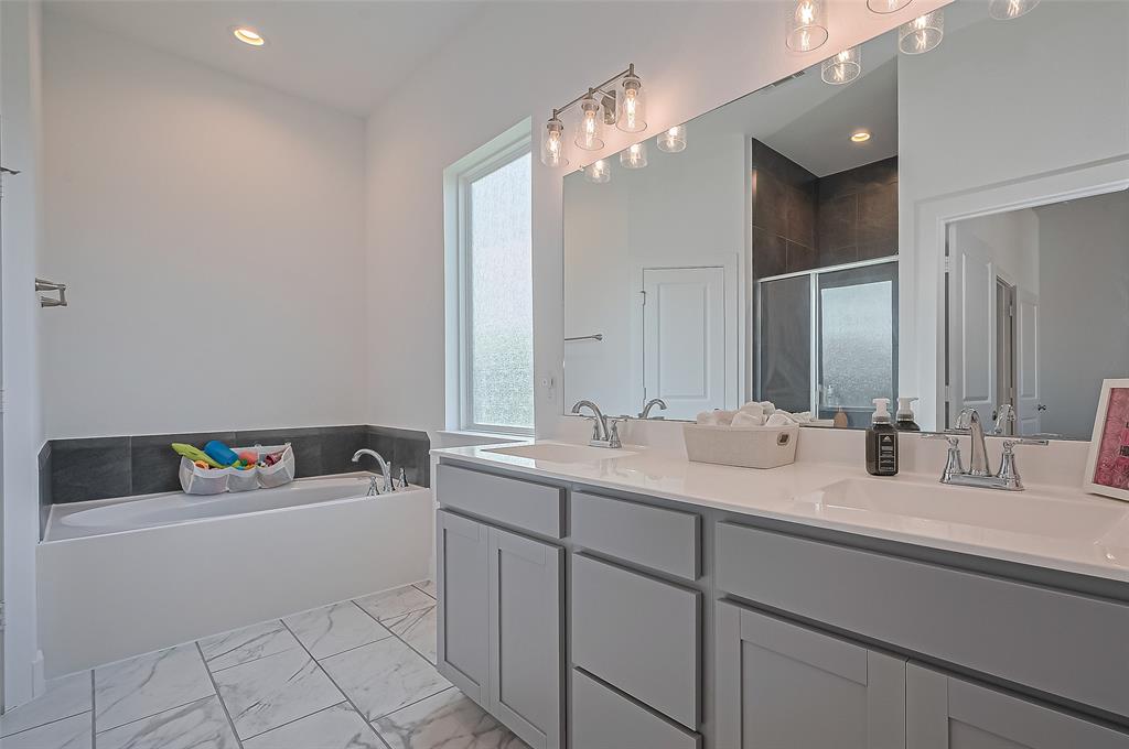 4507 Mustang Run Drive, Rosenberg, Texas image 39