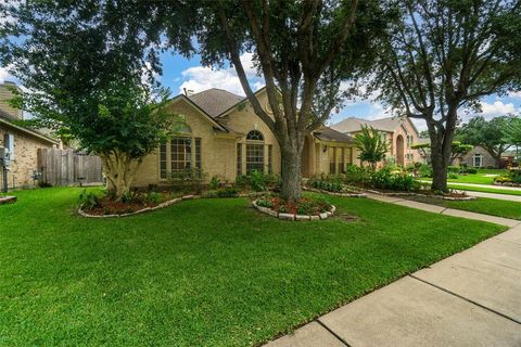 Single Family Residence in Pasadena TX 4210 Tree Top Drive 1.jpg