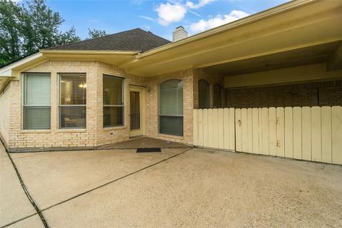 Single Family Residence in Pasadena TX 4210 Tree Top Drive 32.jpg