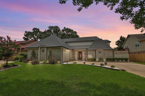 Photo of 7310 Blenheim Palace Lane, Houston, TX 77095 (MLS # 68623381)