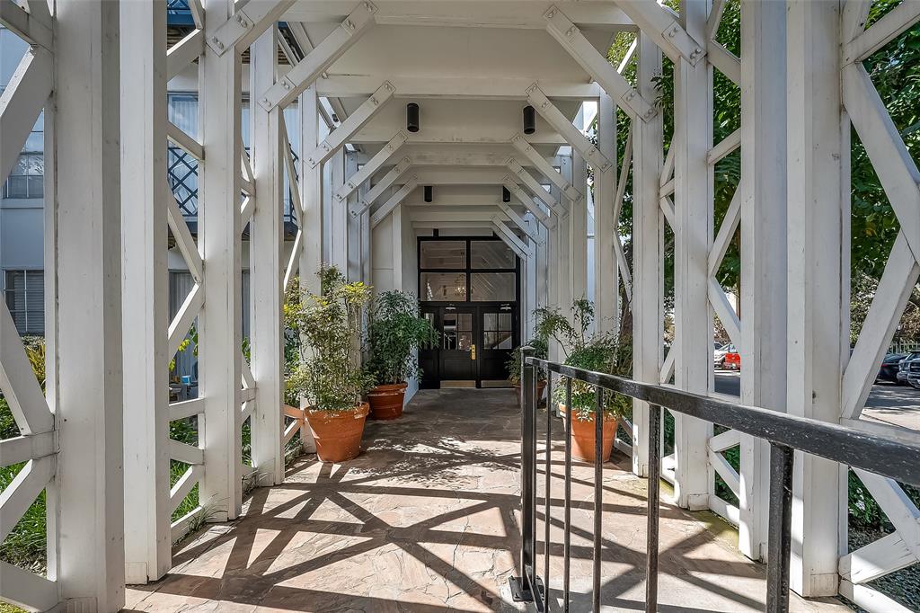 Houston, Texas 77057, United States, 2 Bedrooms Bedrooms, ,2 BathroomsBathrooms,Residential,Active,38049