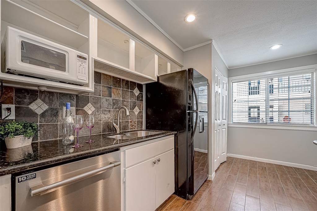 Houston, Texas 77057, United States, 2 Bedrooms Bedrooms, ,2 BathroomsBathrooms,Residential,Active,38049