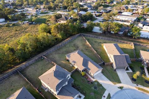 A home in Rosharon