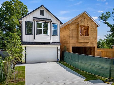 Photo of 412 E 34th Street, Houston, TX 77018 (MLS # 28073838)