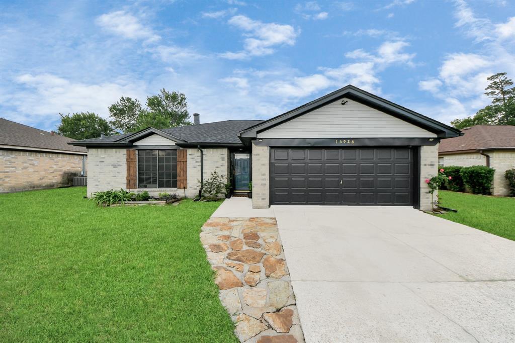 16926 Hummingbird Dr, Conroe, Texas image 1