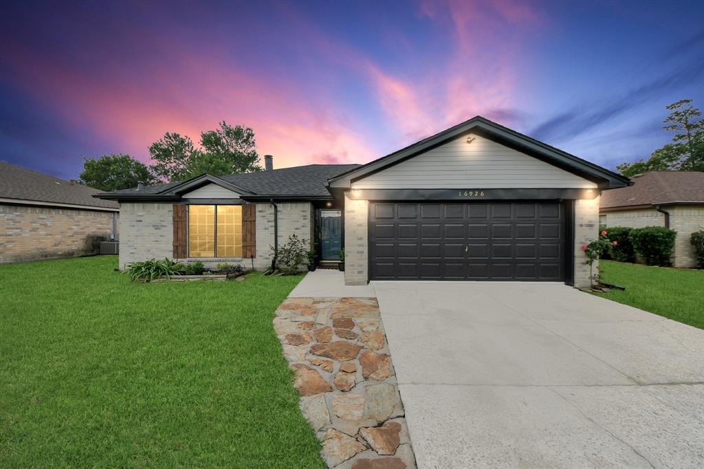 16926 Hummingbird Dr, Conroe, Texas image 2