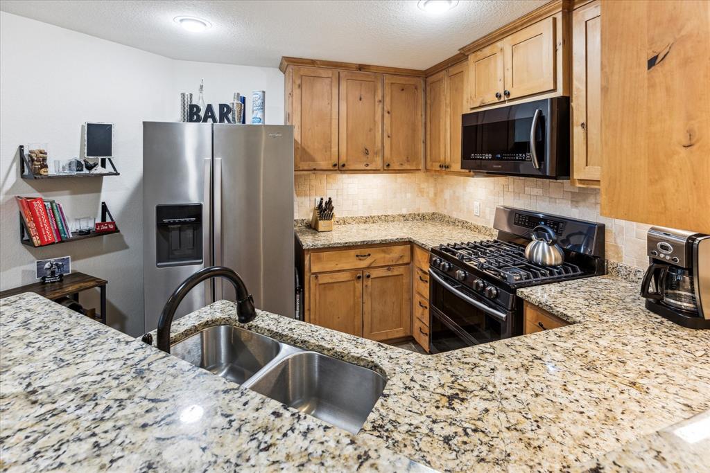 1210 Persimmon Pass, Fischer, Texas image 10