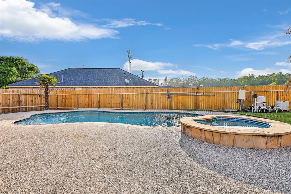 2701 Sandberry Drive, Kingwood, Texas image 3