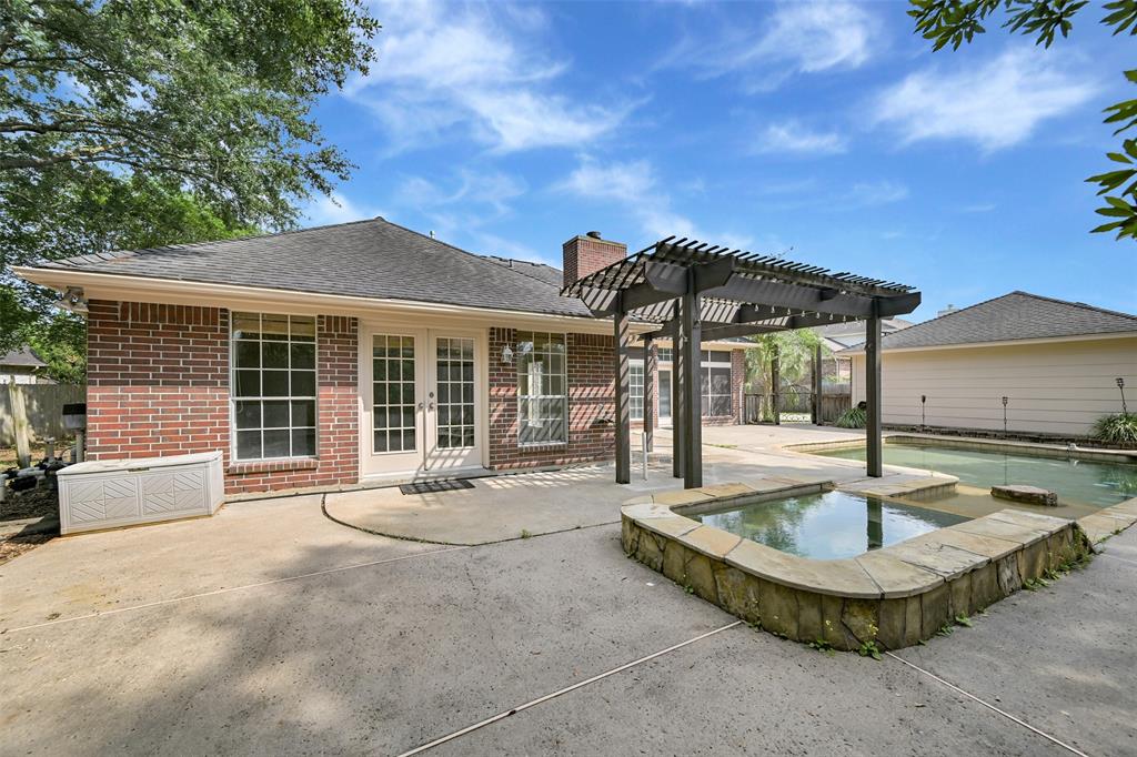 1411 Buttonwood Drive, Friendswood, Texas image 32