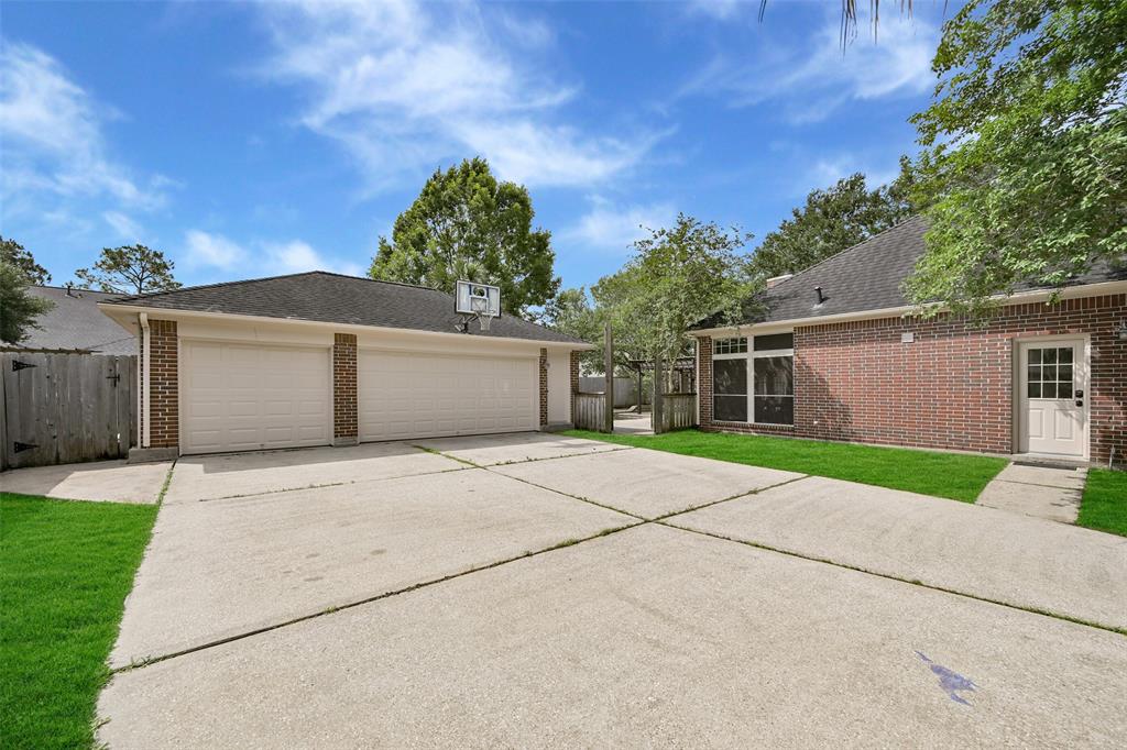 1411 Buttonwood Drive, Friendswood, Texas image 4