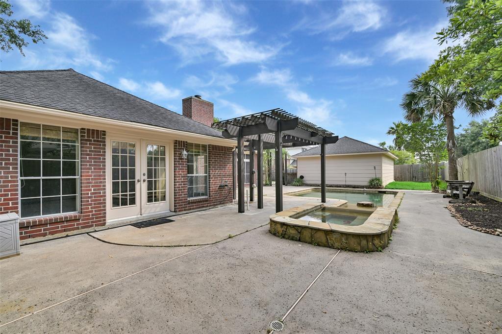1411 Buttonwood Drive, Friendswood, Texas image 33