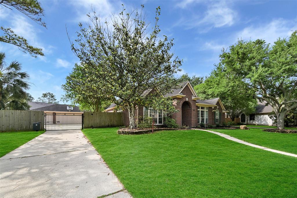 1411 Buttonwood Drive, Friendswood, Texas image 3