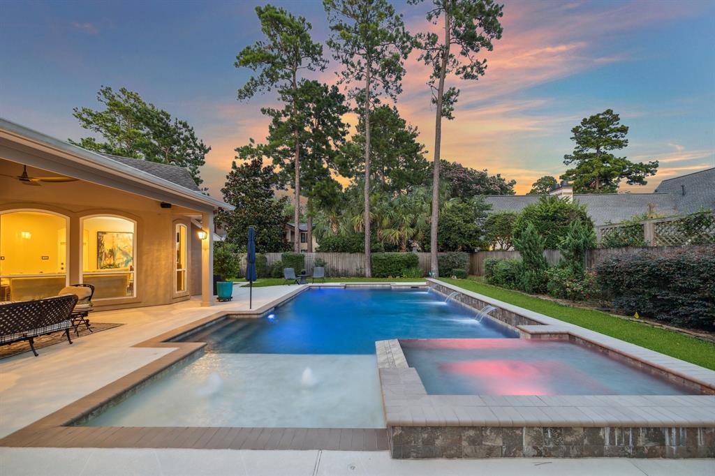 22 Greenway View Trail, Kingwood, Texas image 2