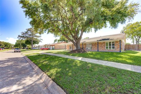 Single Family Residence in Pasadena TX 2002 Judy Lane.jpg