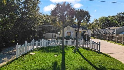 A home in Bacliff