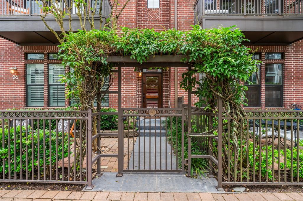 26 Riva Row, The Woodlands, Texas image 3